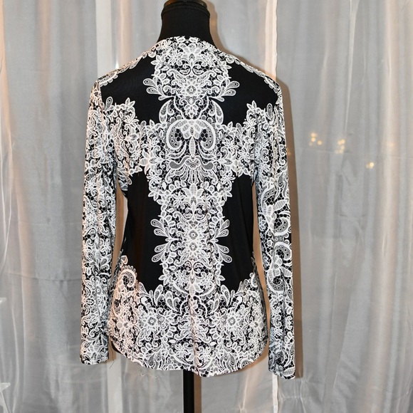 International Concepts Size Medium Top - Picture 9 of 13